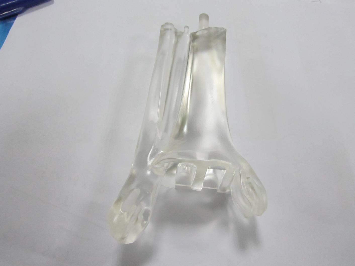 致天講解：水晶ab膠固化后看到固化塊里面有一絲絲的現(xiàn)象什么原因？